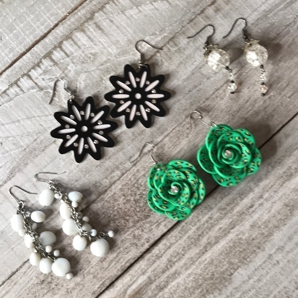 EARRINGS Batch of 4 Pairs